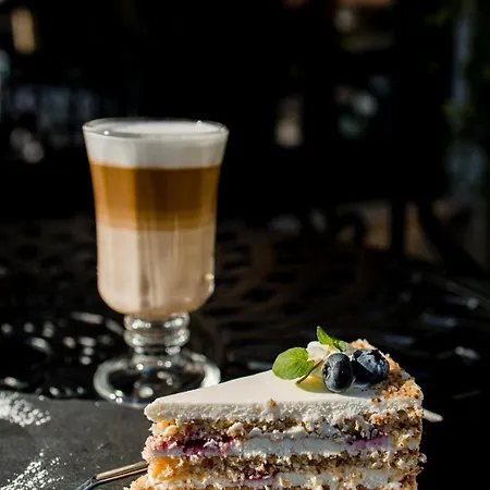 Royal فندق فارنا