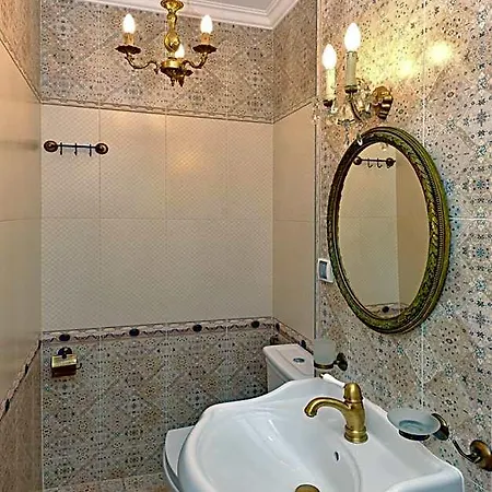 Royal فندق فارنا